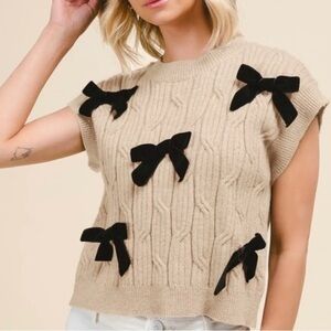 NWT So Me Oatmeal Cable Knit Sweater with bows Large